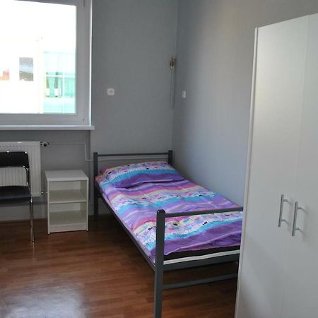 זיילונה גאורה Hostel Pod Topolami מראה חיצוני תמונה
