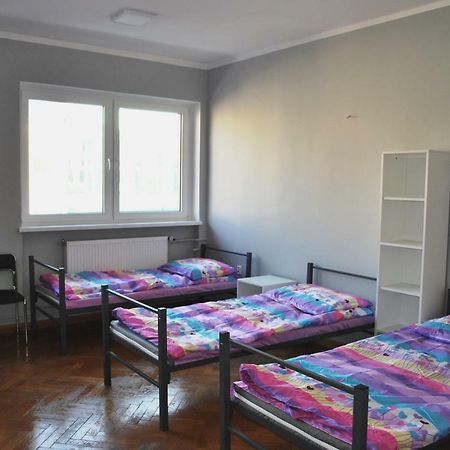 זיילונה גאורה Hostel Pod Topolami מראה חיצוני תמונה