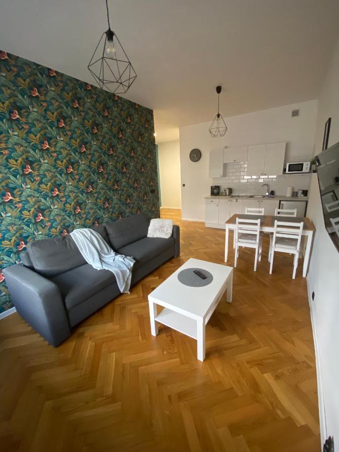 זיילונה גאורה Hostel Pod Topolami מראה חיצוני תמונה