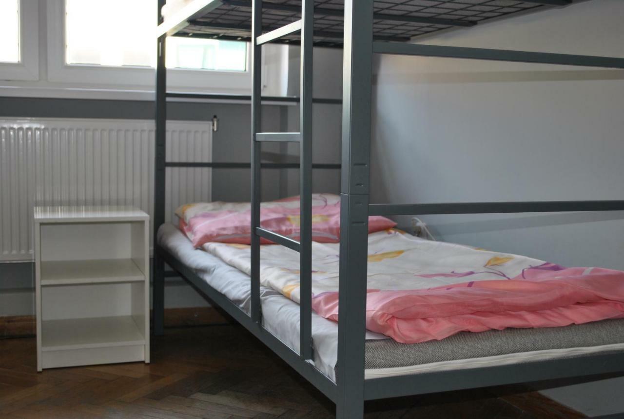 זיילונה גאורה Hostel Pod Topolami מראה חיצוני תמונה
