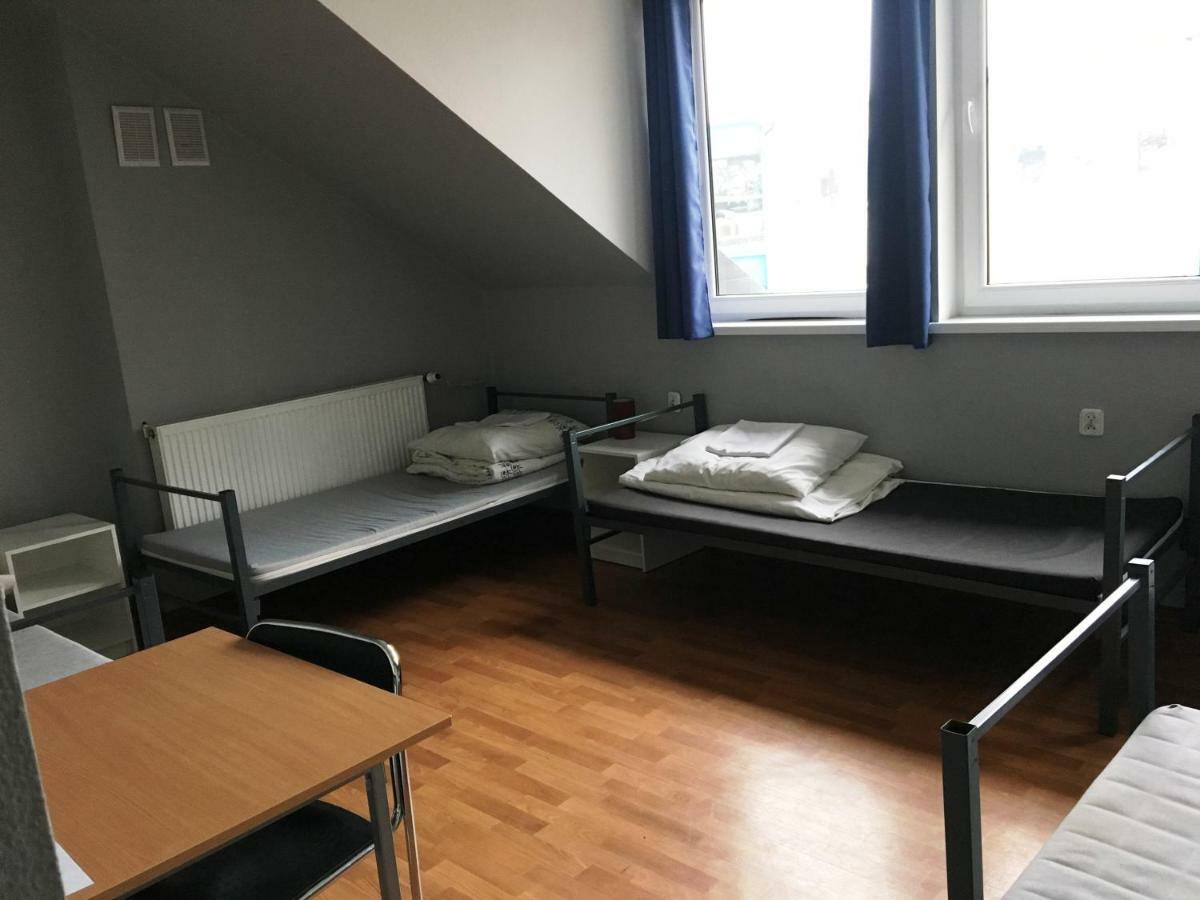 זיילונה גאורה Hostel Pod Topolami מראה חיצוני תמונה