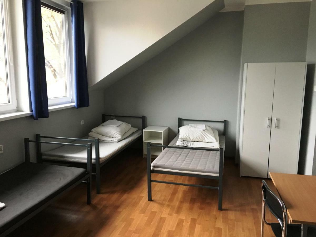 זיילונה גאורה Hostel Pod Topolami מראה חיצוני תמונה